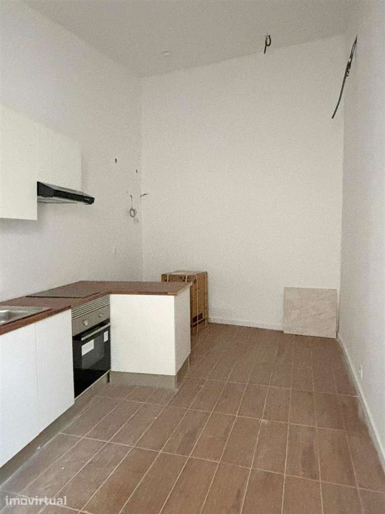 Moradia TOTALMENTE REMODELADA! - Grande imagem: 3/17
