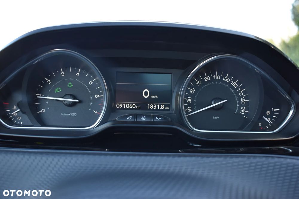 Peugeot 2008 1.2 Pure Tech GPF Allure S&S - 27