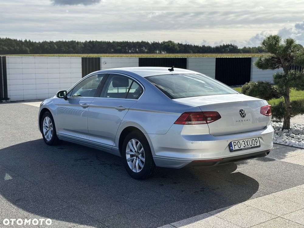 Volkswagen Passat - 11