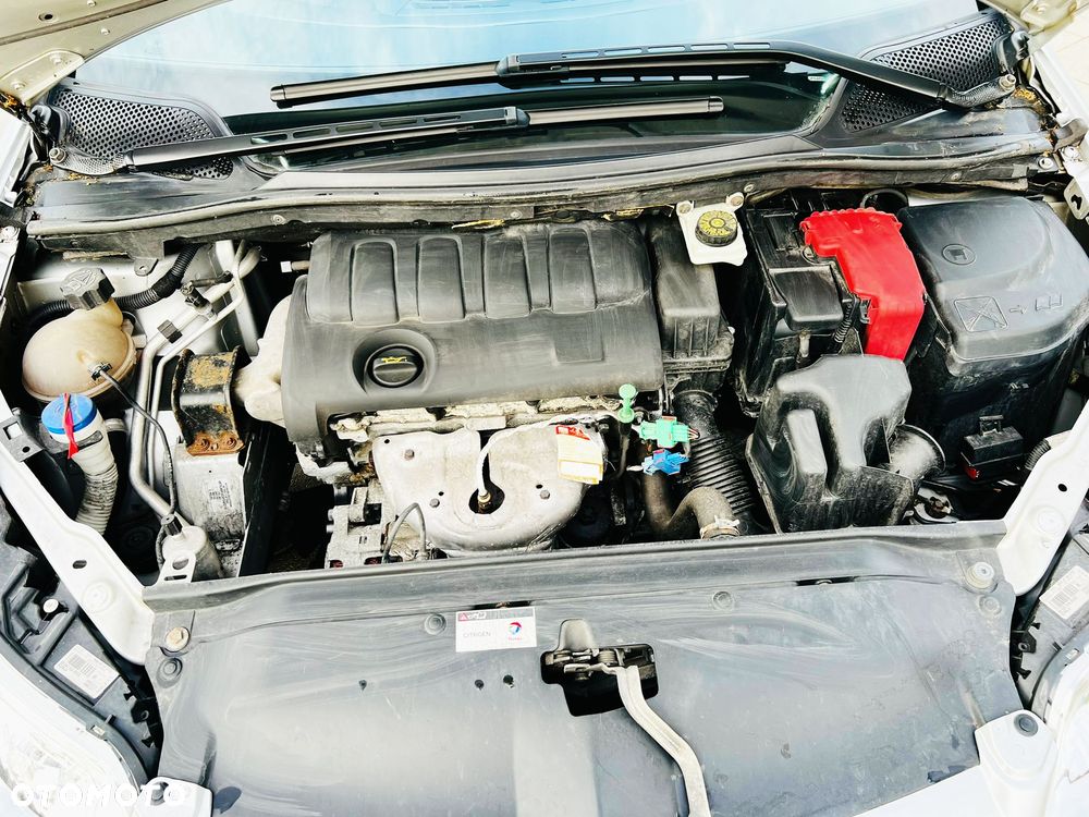 Citroën C4 1.4 16V VTR - 8