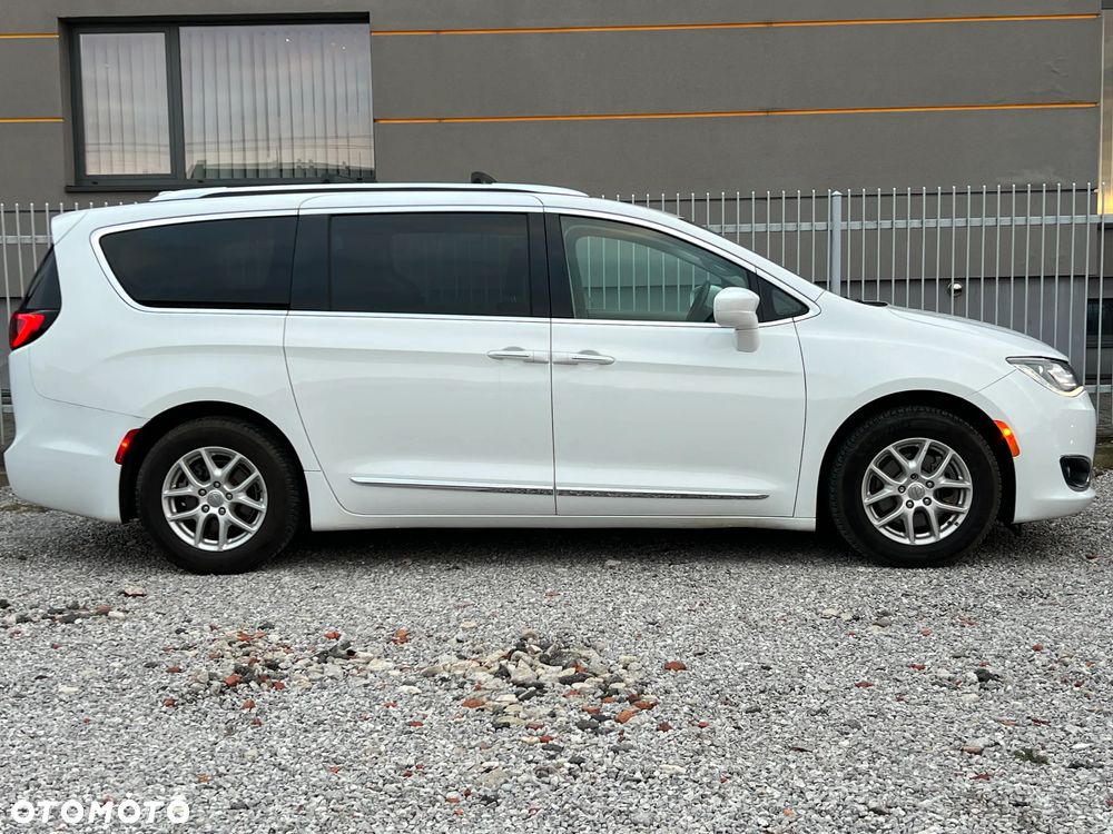 Chrysler Pacifica - 7