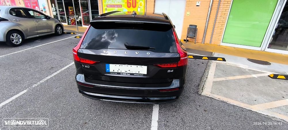 Volvo V60 2.0 B4 Plus Dark Auto - 4