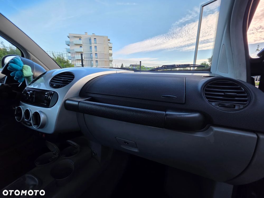 Volkswagen New Beetle - 32