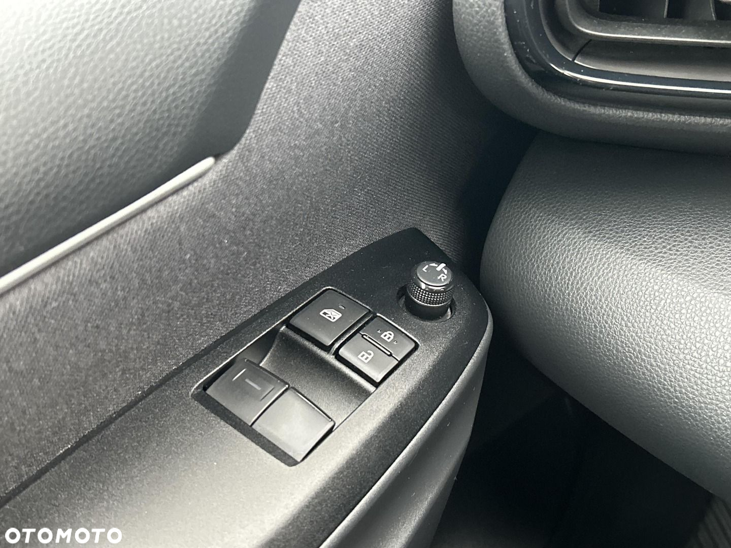 Toyota Yaris Hybrid 1.5 Comfort - 22