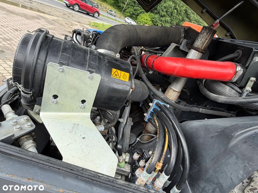 Atlas Copco DYNAPAC CA3500D Walec Drogowy Terenowy Guma-Stal. 12 ton. Import Norwegia 2015rok. Maszyna w pięknym stanie! Wentylacja Klima. Serwisy w Dekra AKTUALNE. Zero zniszczeń IGŁA Po serwisach eksploatacyjnych w Norwegii. Walec z Upadłości od pierwszego właściciela. Posiada system przeciwpożarowy! Obrotowy fotel wraz ze sterowaniem. Gniazdo 230volt. Dokumenty Dekra! Silnik Cummins 140Km. Nagłośnienie radio na pilot! Usb. Zero luzów i wycieków! - 25