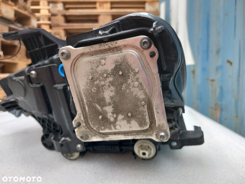 Lampa VOLVO V60 S60 przód/przednia prawa OE AECY6 - 12
