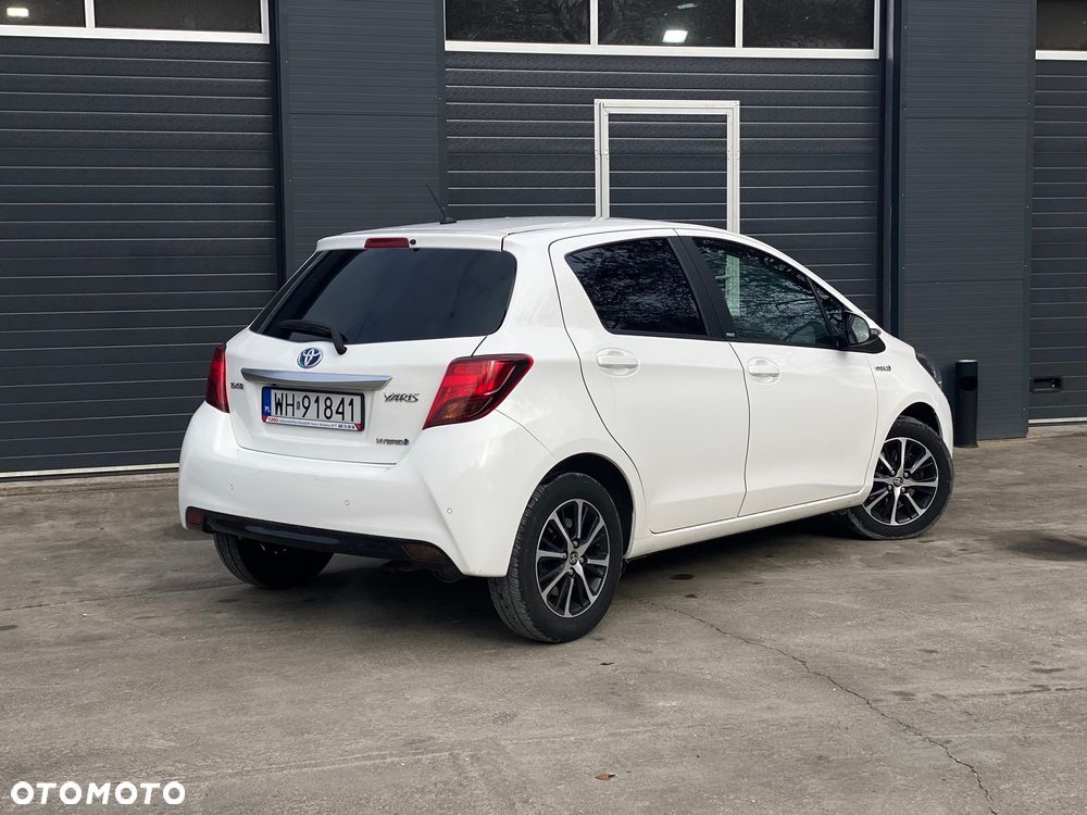 Toyota Yaris Hybrid 100 Premium - 6