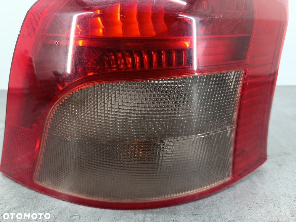 LAMPA TYLNA PRAWA TOYOTA YARIS II HATCHBACK - 3