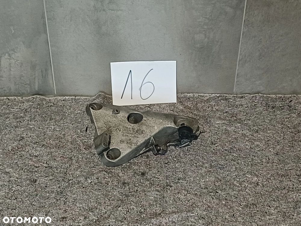 NR 16 Łapa silnika BMW X5 E70 3.0TDI 68572910 - 1