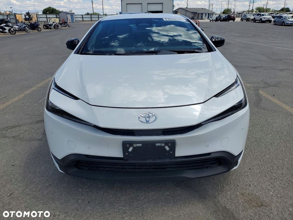 Toyota Prius Hybrid - 5