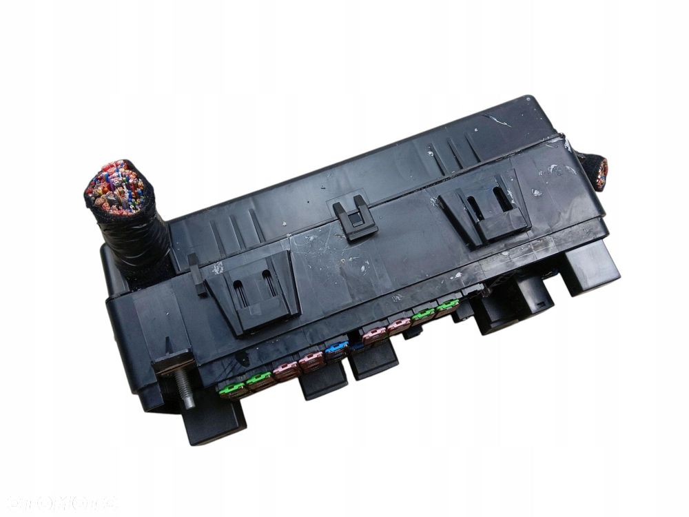 SKRZYNKA BEZPIECZNIKÓW MASERATI GHIBLI III (2013-2017) 3.0 D 250KM 670030528 - 2