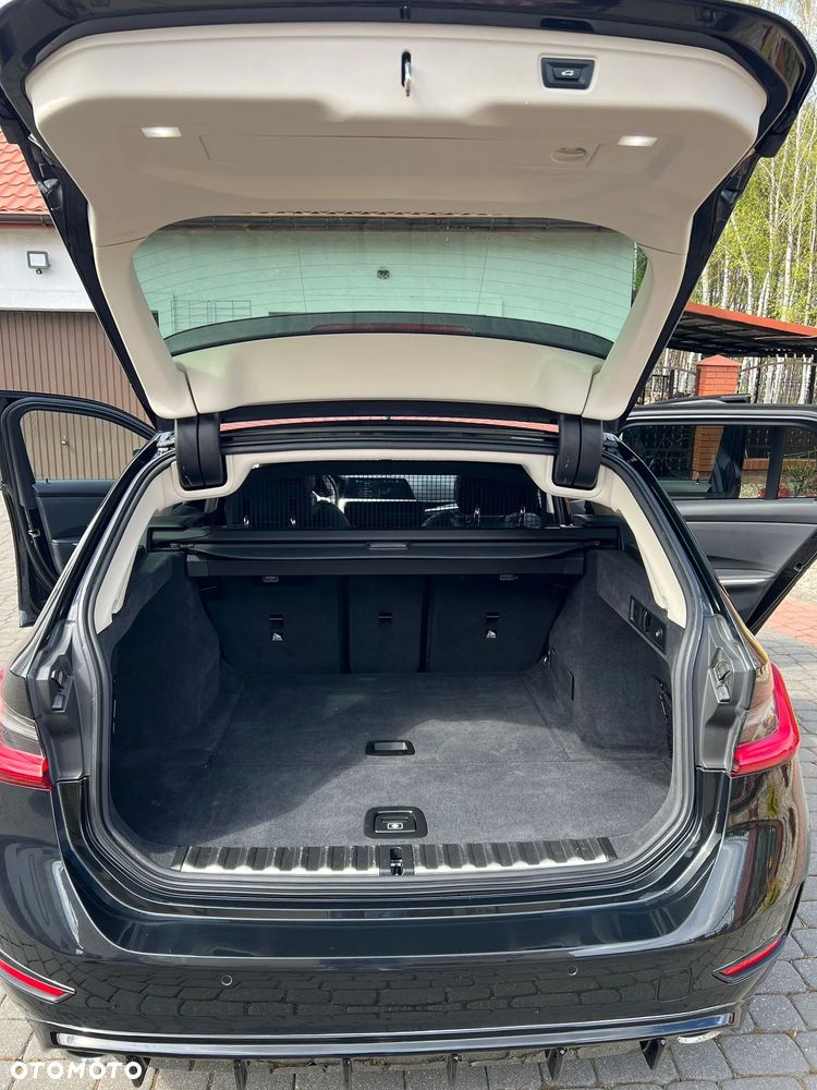 BMW Seria 3 320d Sport Line - 31