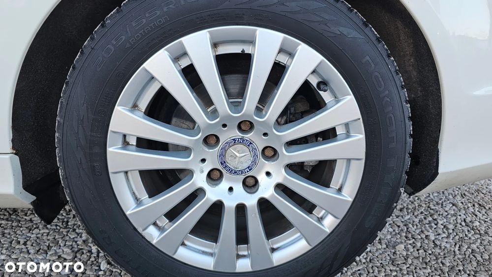 Mercedes-Benz Klasa C 180 BlueEFFICIENCY 7G-TRONIC - 32