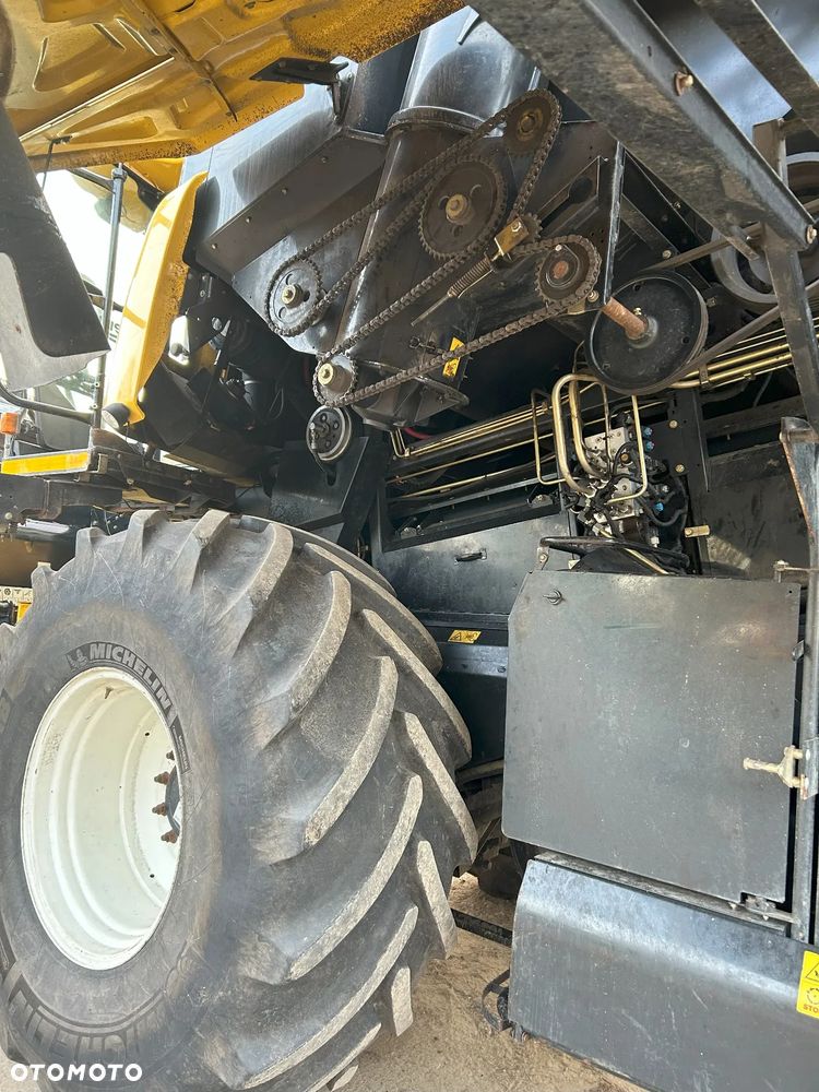 New Holland CR9070 - 8