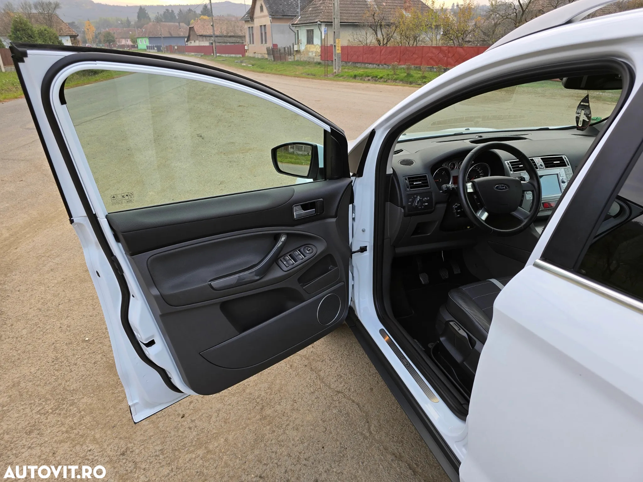 Ford Kuga 2.0 TDCi 2x4 Titanium - 26