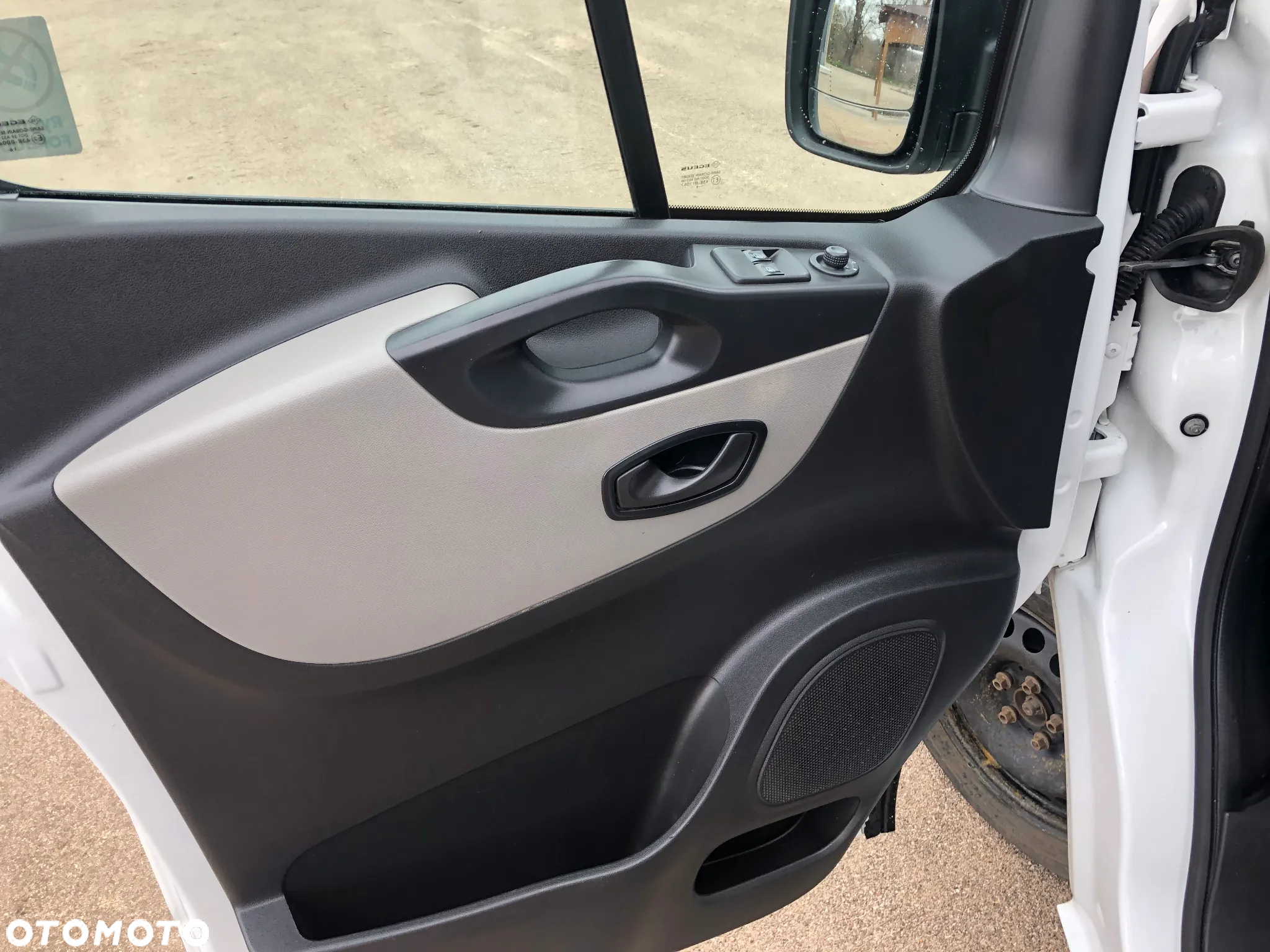 Renault TRAFIC - 12