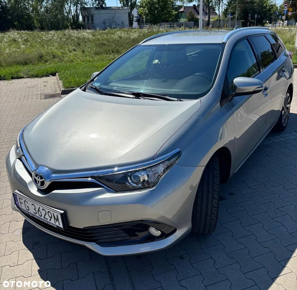 Toyota Auris - 1