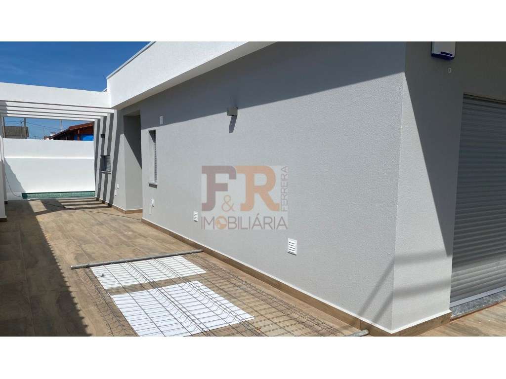 Moradia T3+1 com Piscina. Pinhal General. Fernão Ferro - Grande imagem: 3/27