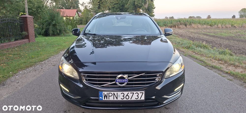 Volvo V60 D6 AWD Plug-in Hybrid Summum - 2