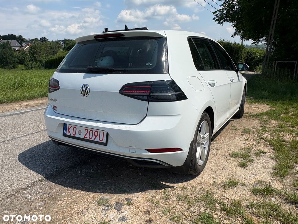 Volkswagen Golf - 6