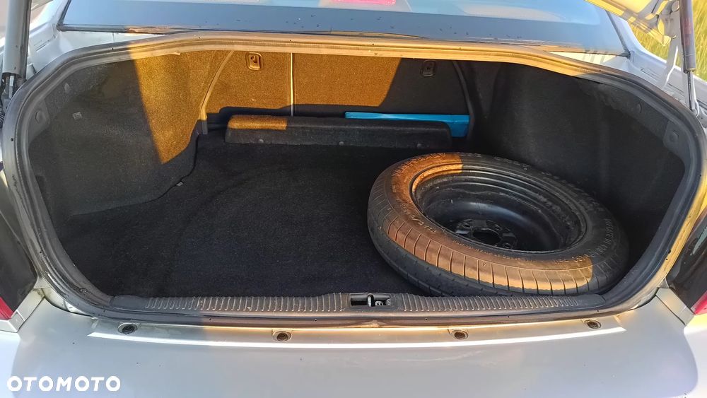 Kia Magentis 2.0 (air4) / Gold - 17