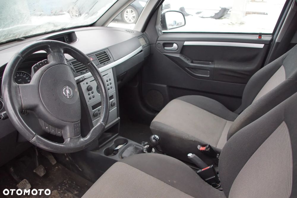 Auto na części - Opel Meriva A 1.7 CDTI 101 KM Z17DTH F23 4AU 2004R Silnik Skrzynia Drzwi Maska Zderzak Błotnik Klapa Lampa Lusterko Klamka Szyba Deska Kokpit Sterownik Moduł Czujnik Licznik Wyświetlacz Panel Kierownica - 10