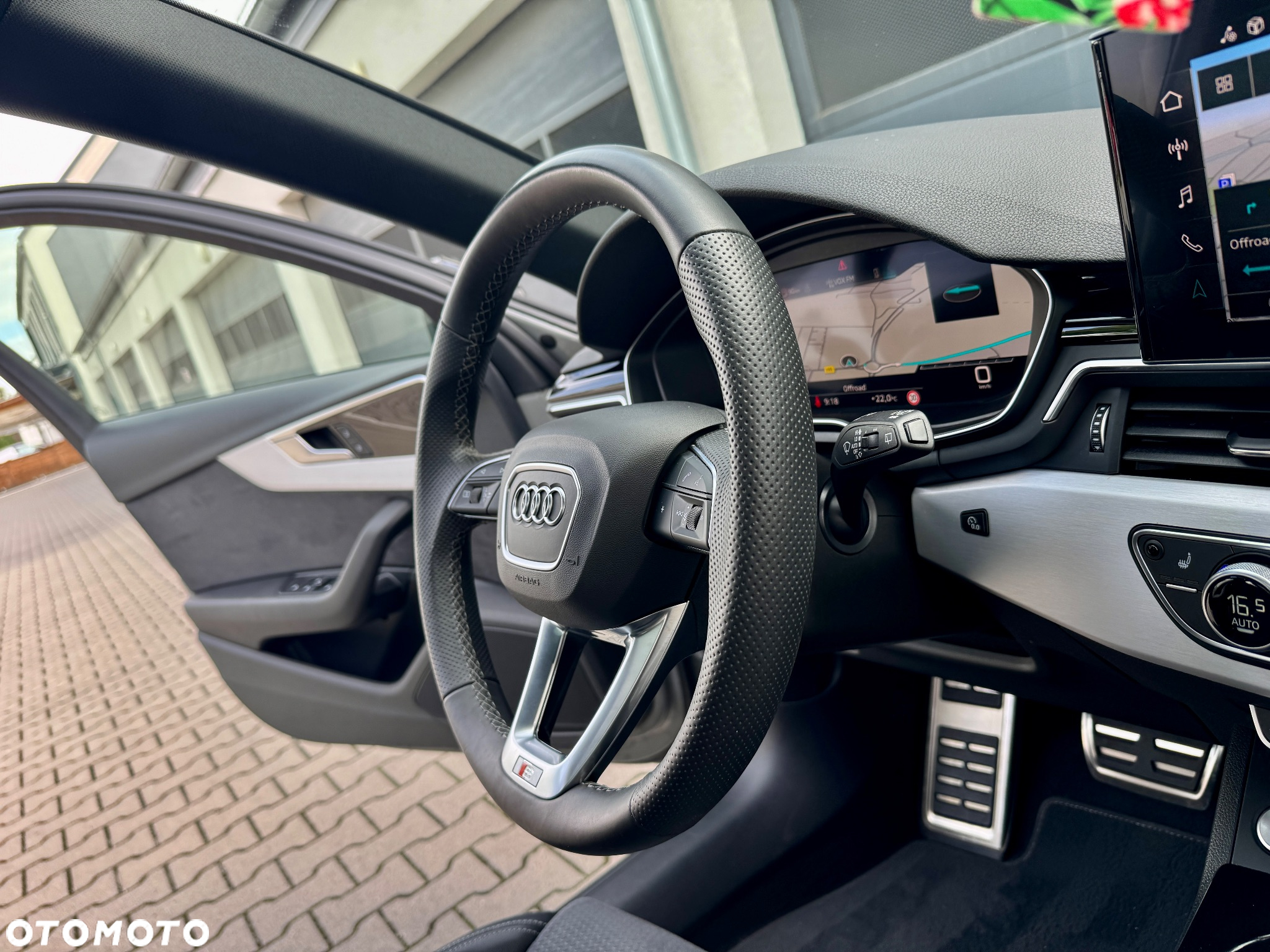 Audi A4 Avant 40 TDI quattro S tronic S line - 28