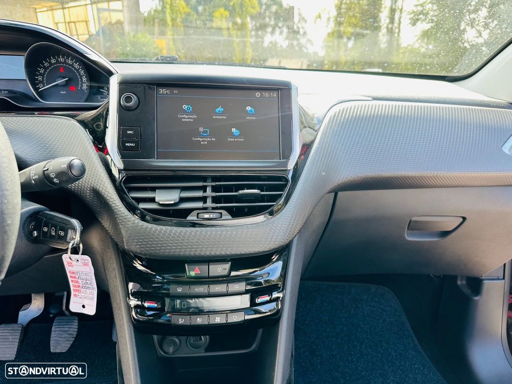 Peugeot 2008 1.2 PureTech Signature - 11