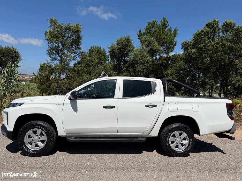 Mitsubishi L200 2.3 DI-D Space Cab Invite Strakar Look 4WD — fotografia 4