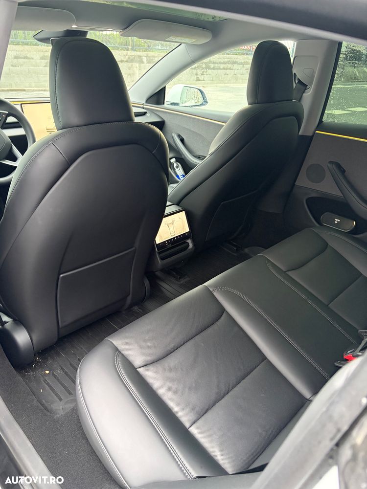 Tesla Model 3 - 5