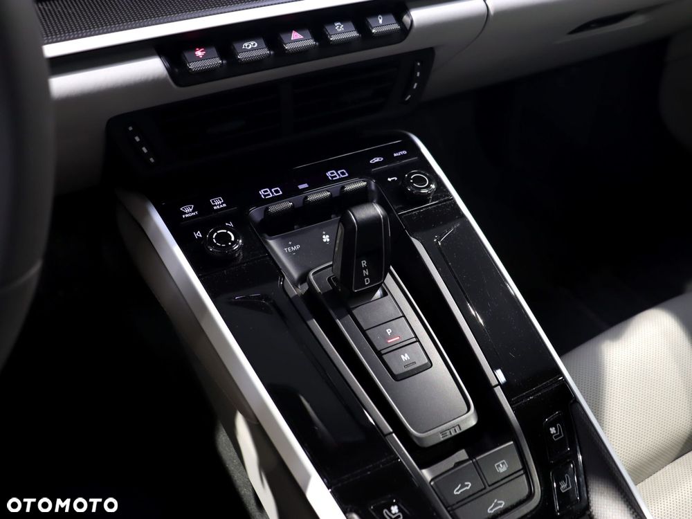 Porsche 911 Carrera T-Hybrid 4 GTS - 24