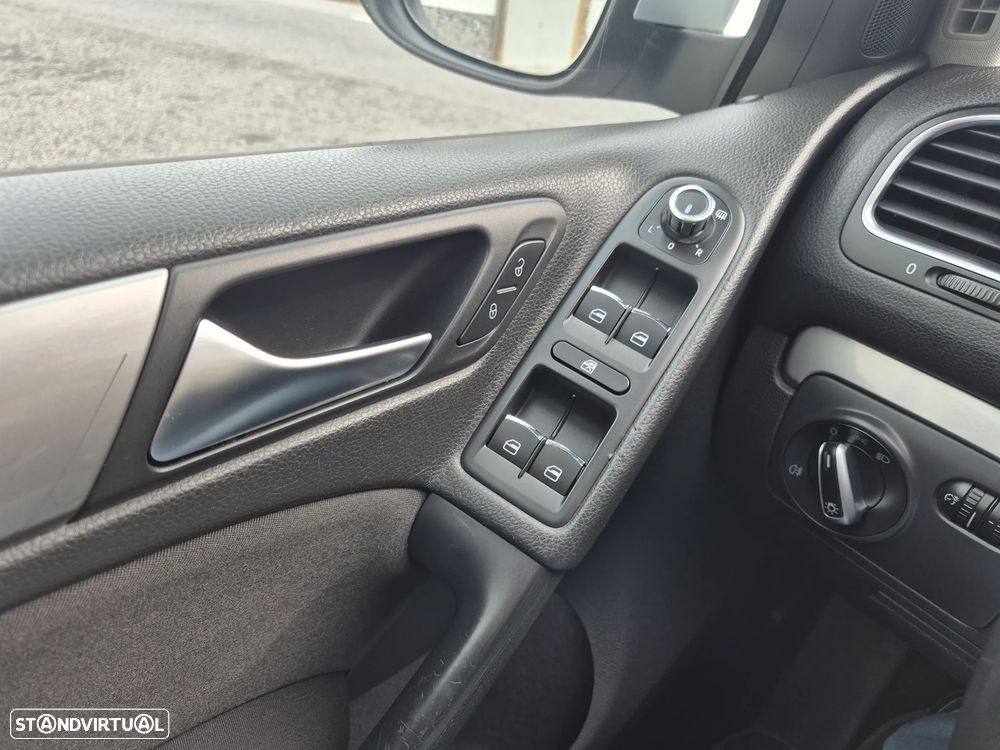 VW Golf 1.6 TDi Trendline BlueMotion - 21