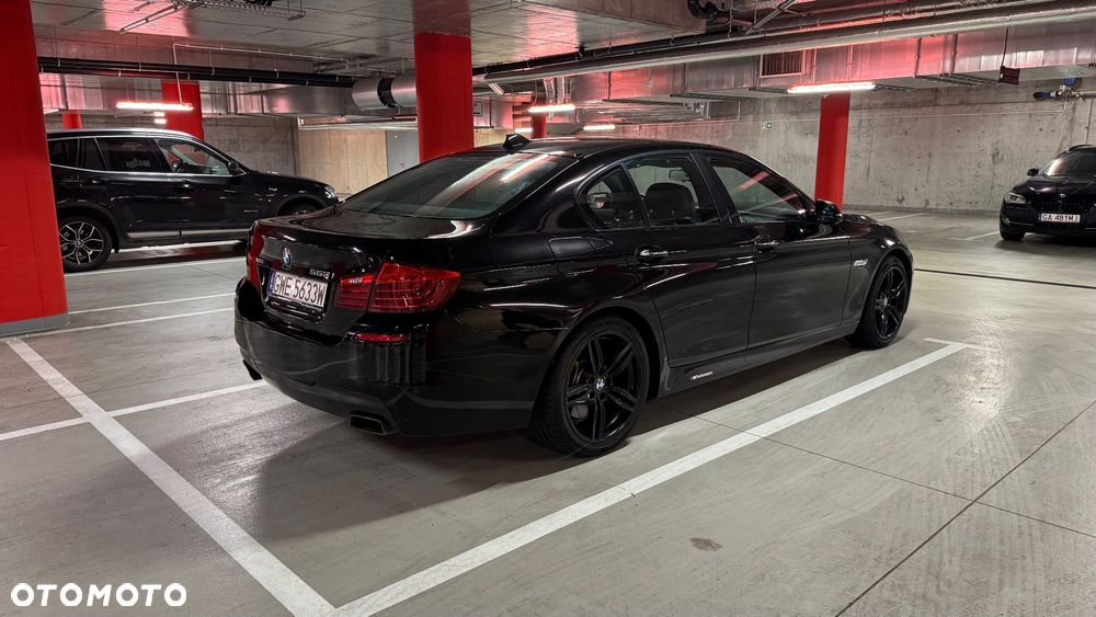 BMW Seria 5 550i xDrive - 5