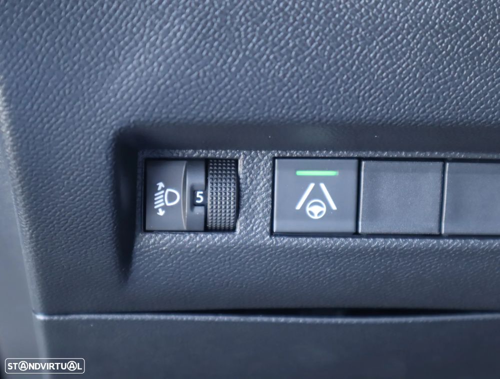Peugeot 2008 1.2 Hybrid Allure e-DCS6 - 42