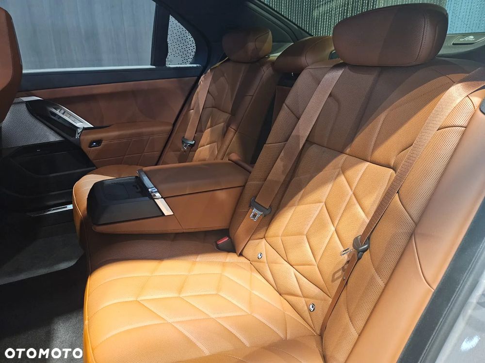 BMW Seria 7 750e xDrive - 18