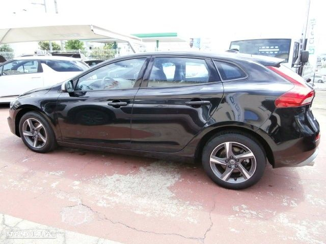 Volvo V40 2.0 D2 R-Design - 9