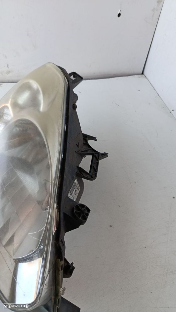 Farol Frente Direito / Otica Direita Peugeot Partner Caixa  90013222 / - 7
