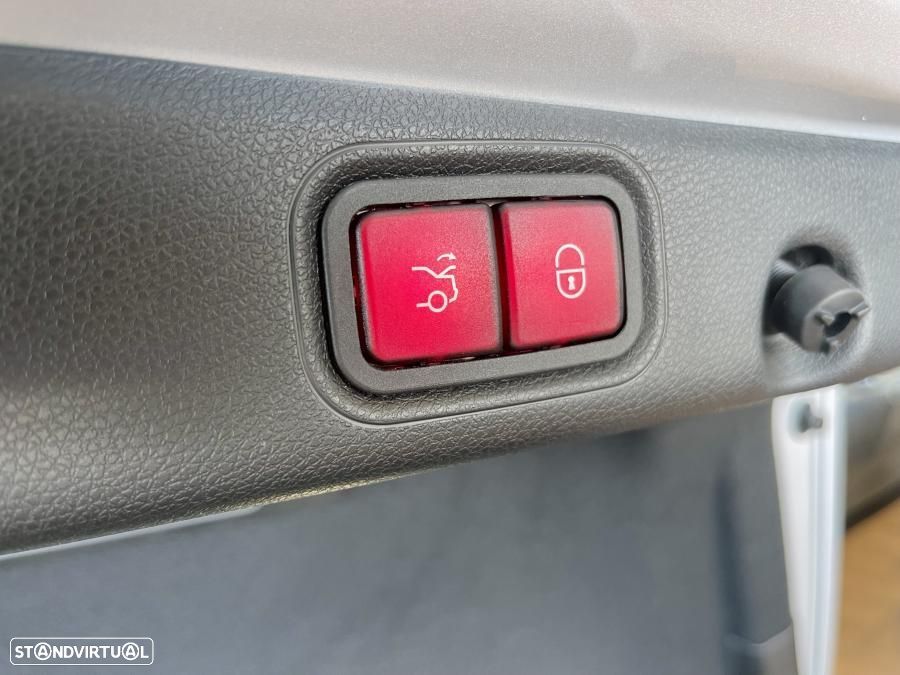 Mercedes-Benz E 220 d AMG Line - 38