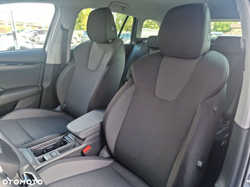Skoda Octavia 1.5 TSI mHEV Selection DSG - 12