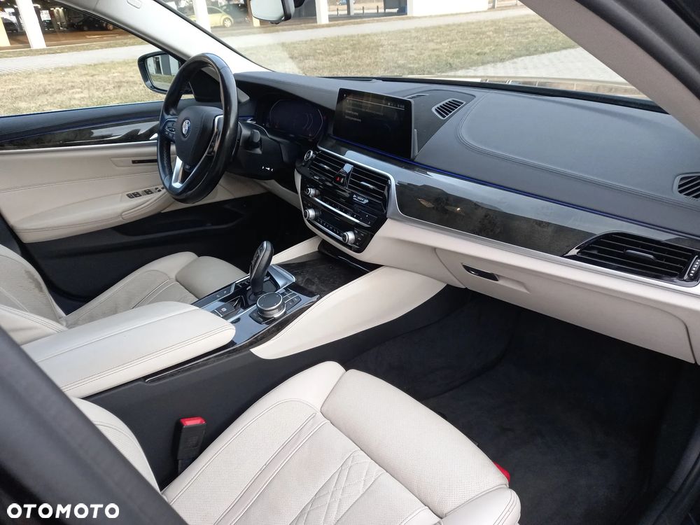 BMW Seria 5 530i xDrive Luxury Line - 12