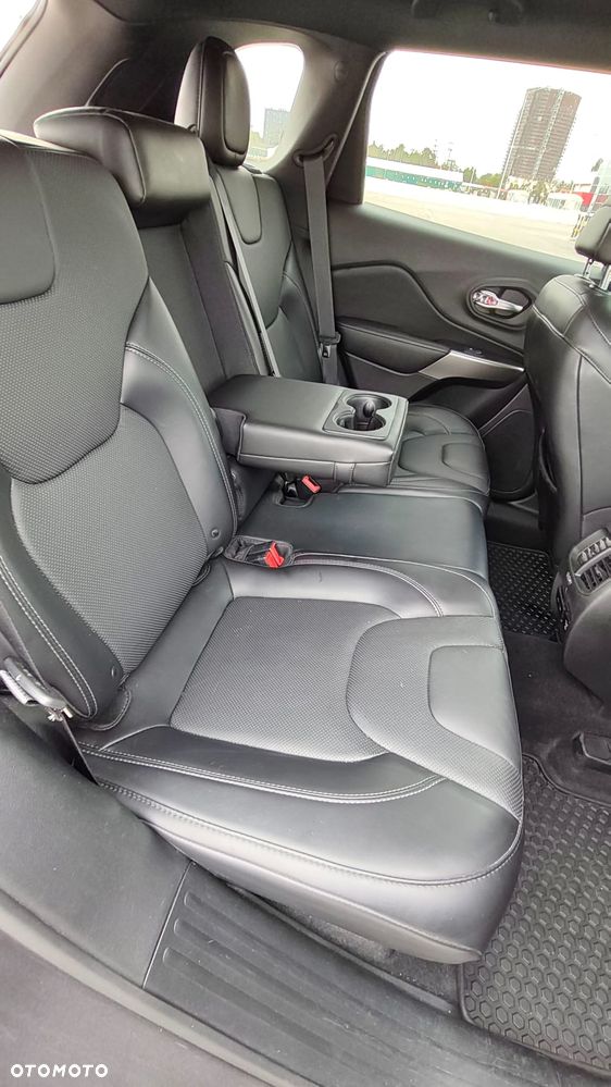 Jeep Cherokee - 12