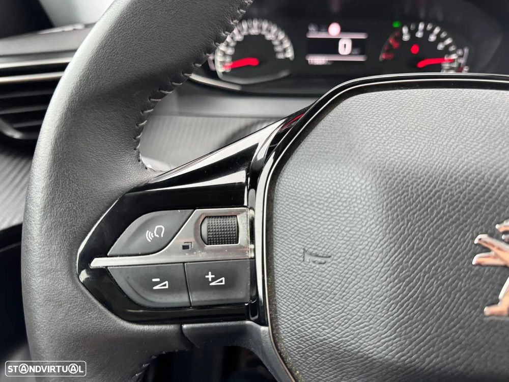 Peugeot 2008 1.2 PureTech Active Pack - 32