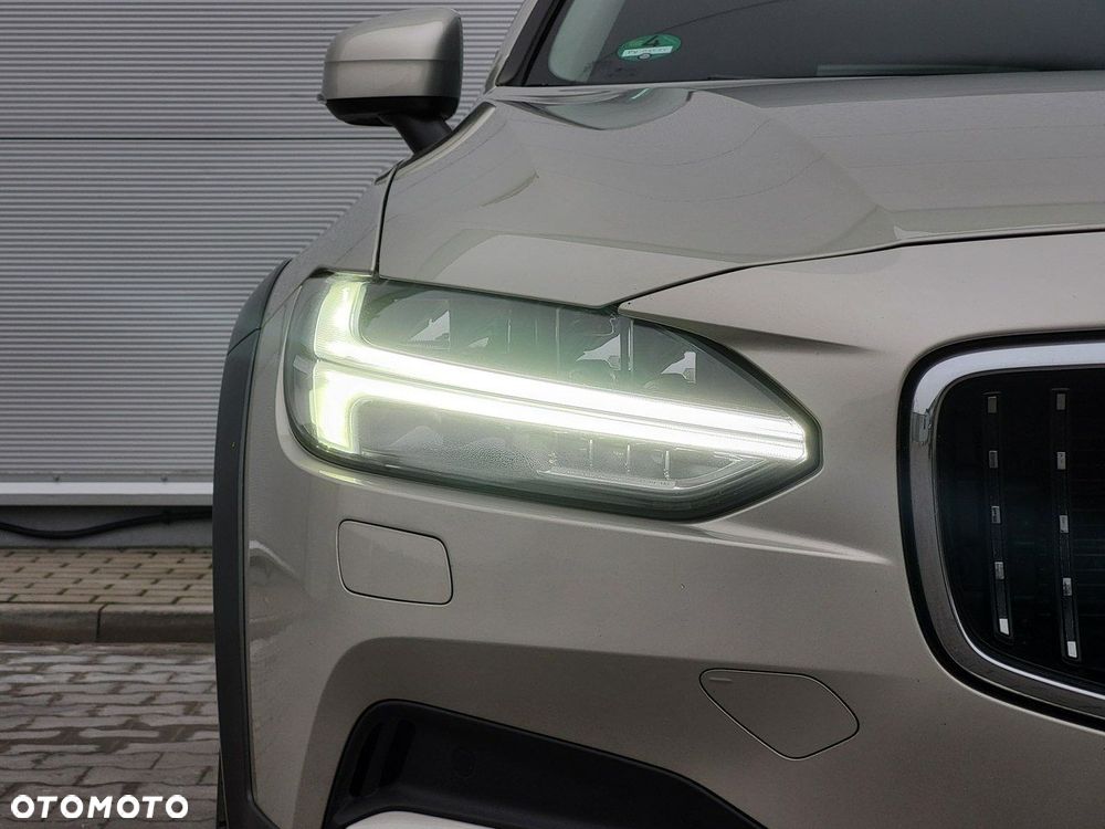 Volvo V90 Cross Country - 4