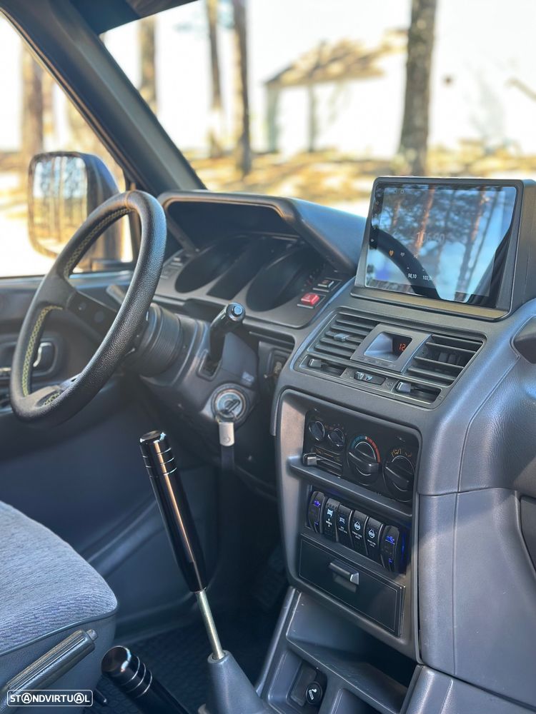 Mitsubishi Pajero 2.5 TDi GLX - 19