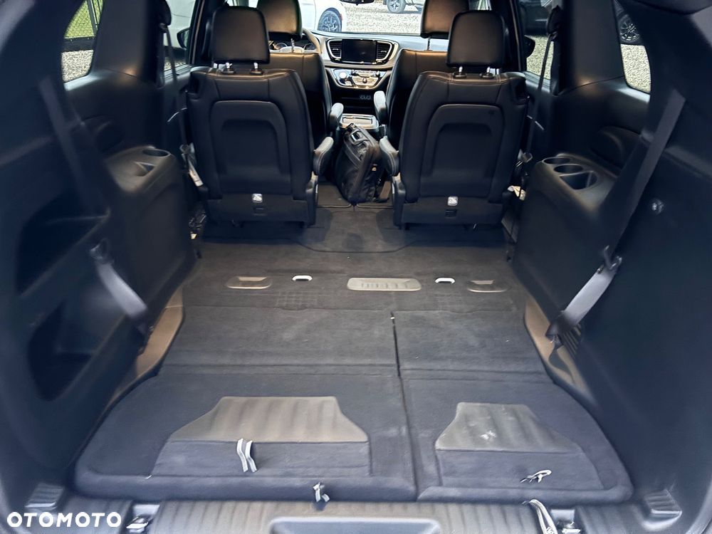 Chrysler Pacifica - 21