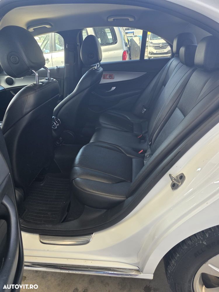 Mercedes-Benz E 220 d 4MATIC 9G-TRONIC - 9