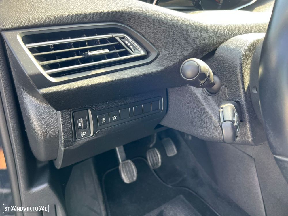 Peugeot 308 1.2 PureTech Access - 26