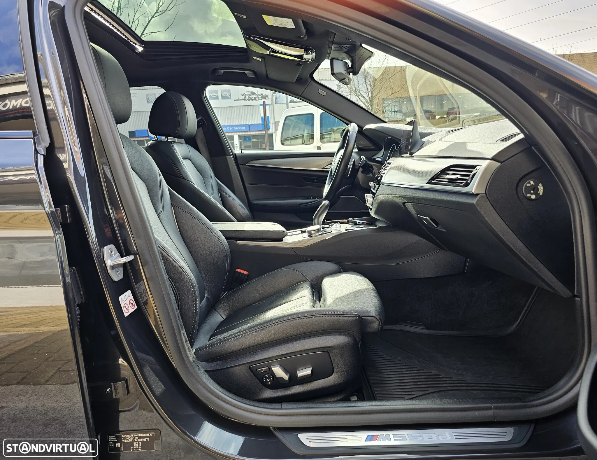 BMW M550d xDrive Auto - 12