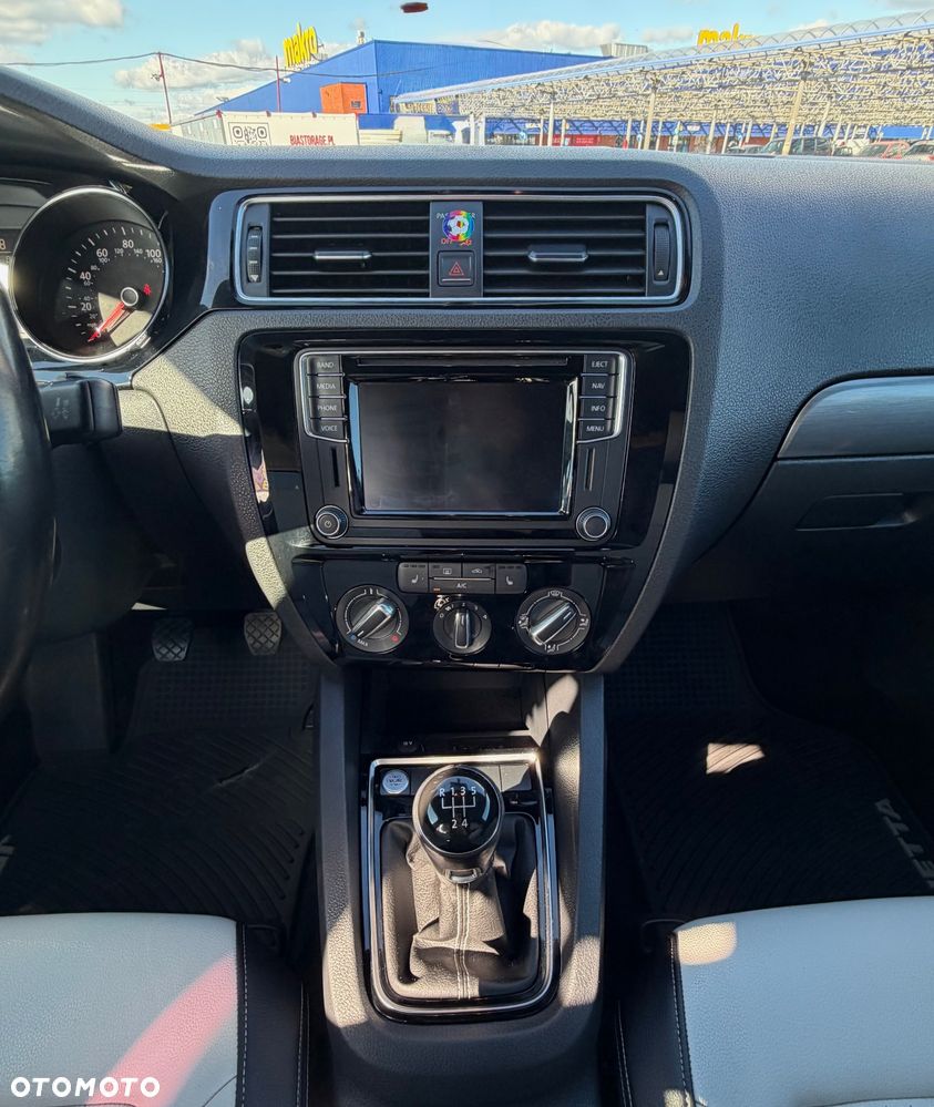 Volkswagen Jetta 1.8T SE - 11