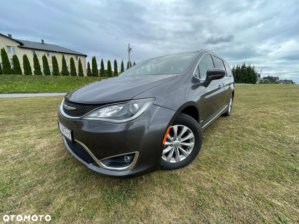Chrysler Pacifica - 8